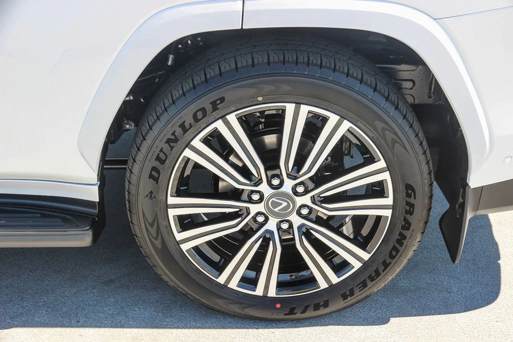 2026 Lexus LX 700h Luxury - Photo 9
