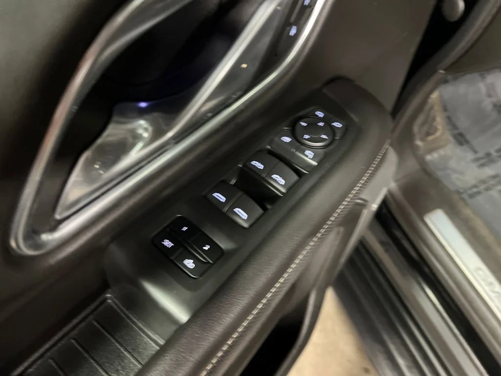 2021 GMC Yukon SLT - Photo 17