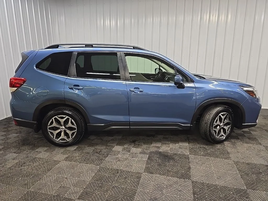 Used 2020 Horizon Blue Subaru Premium image 2