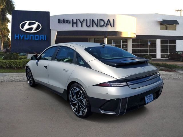 Used 2023 Gold Hyundai SEL image 4