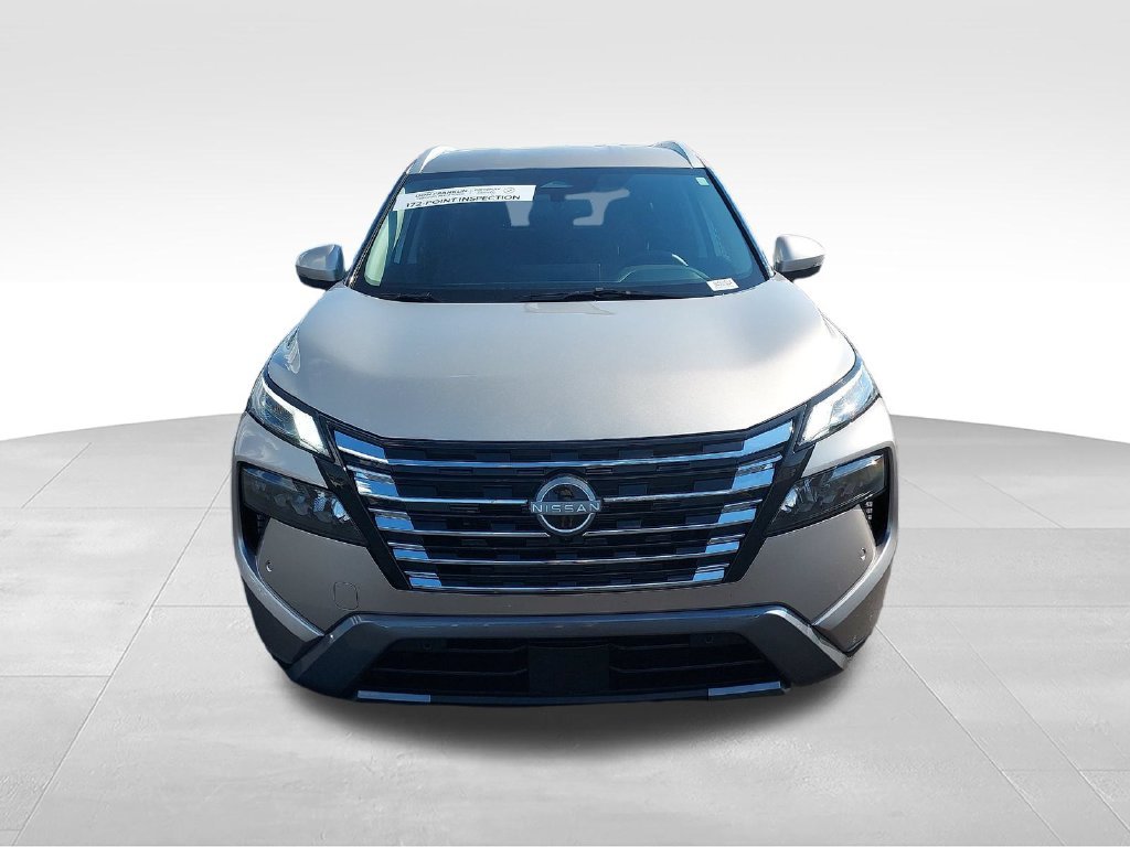 Used 2025 Gold Nissan SL image 8