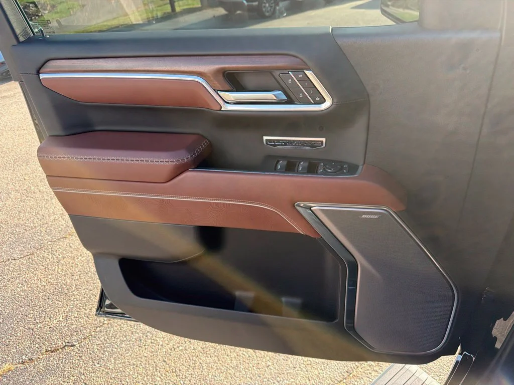 Used 2025 Onyx Black GMC Denali Ultimate image 28