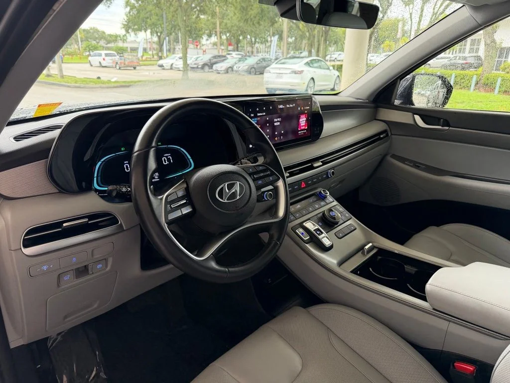 Used 2024 White Hyundai SEL image 7