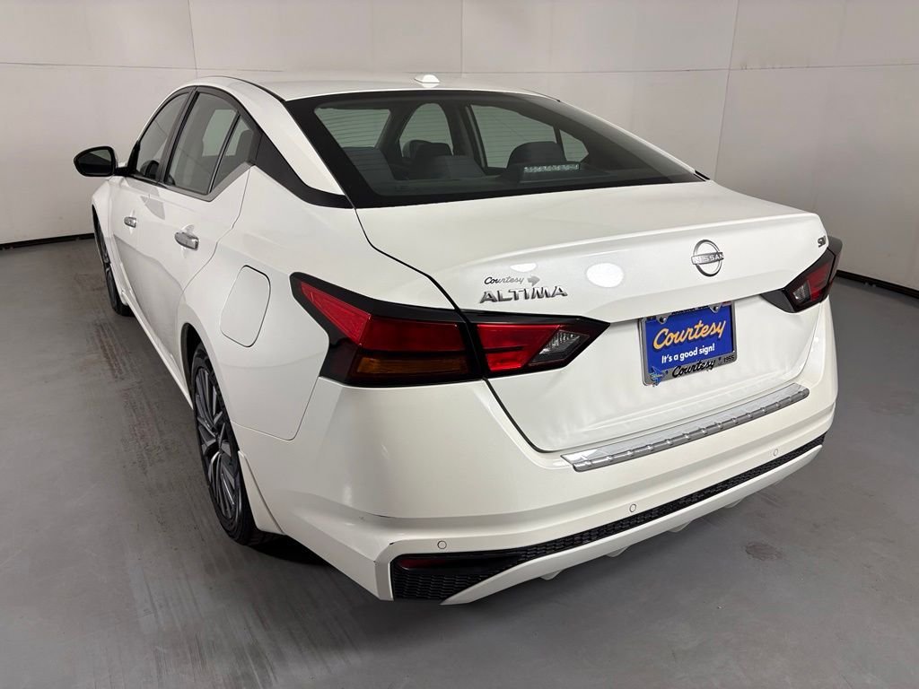 Used 2023 White Nissan 2.5 SV image 6