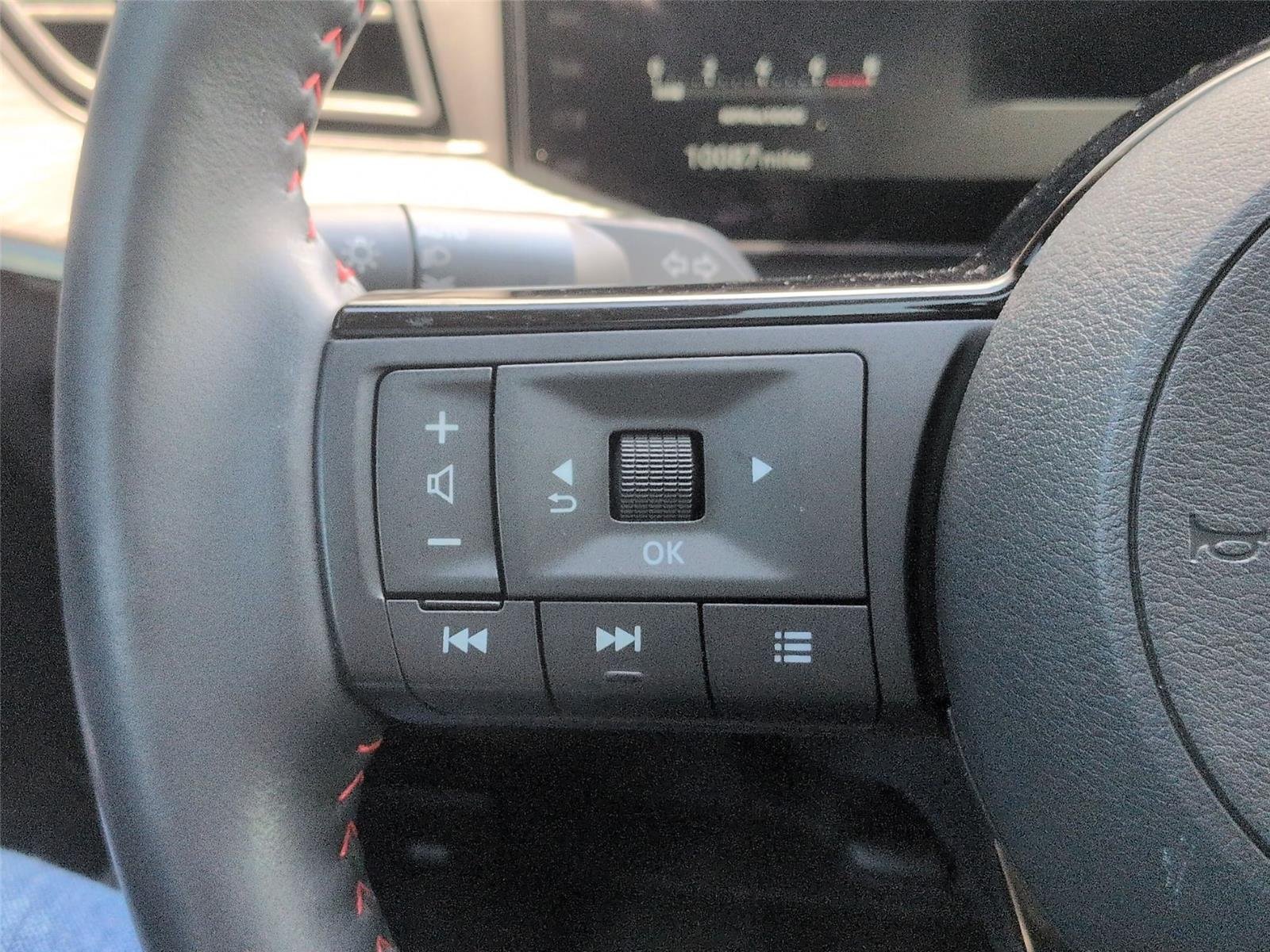Used 2025 Canyon Bronze Metallic Nissan SR image 20
