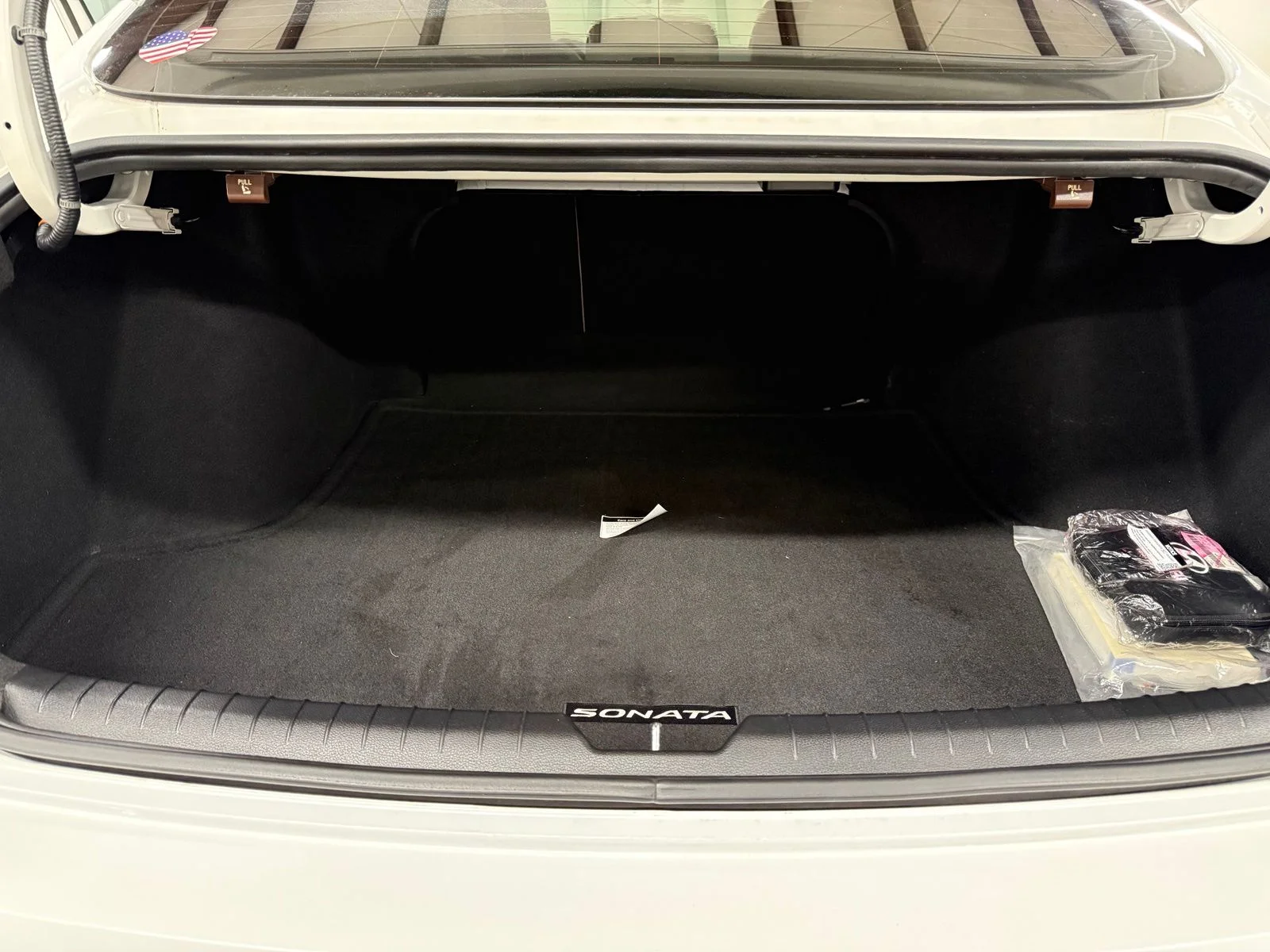 Used 2023 White Hyundai SEL image 8