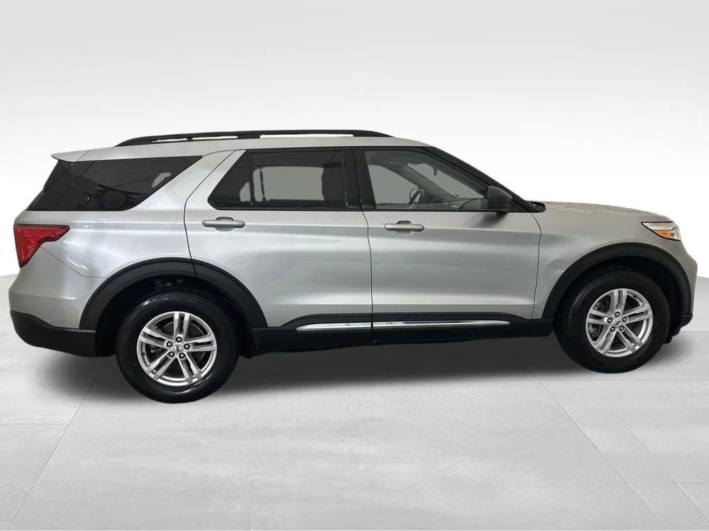 Used 2023 Silver Ford XLT image 7