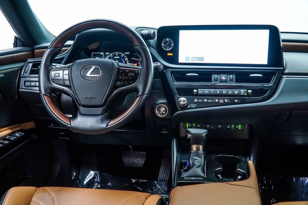 Used 2025 Silver Lexus 350 Ultra Luxury image 17