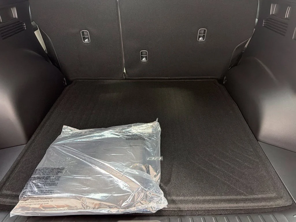 New 2026 Phantom Black Hyundai SEL Premium image 9