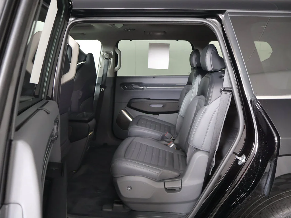 Used 2024 Black Kia Land image 35