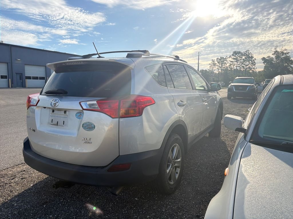 Used 2015 Silver Toyota XLE image 5