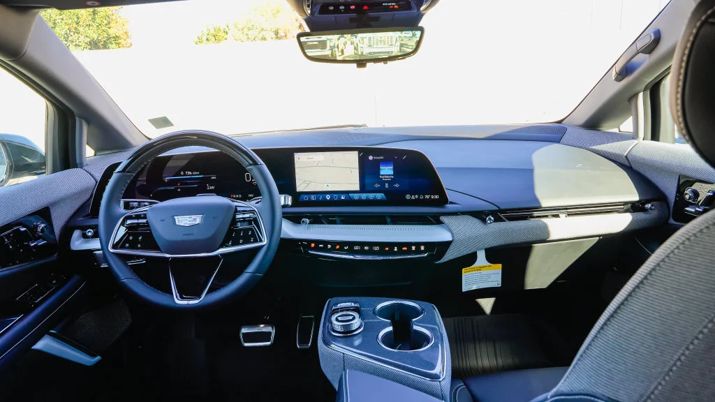 2027 Cadillac OPTIQ Luxury - Photo 10