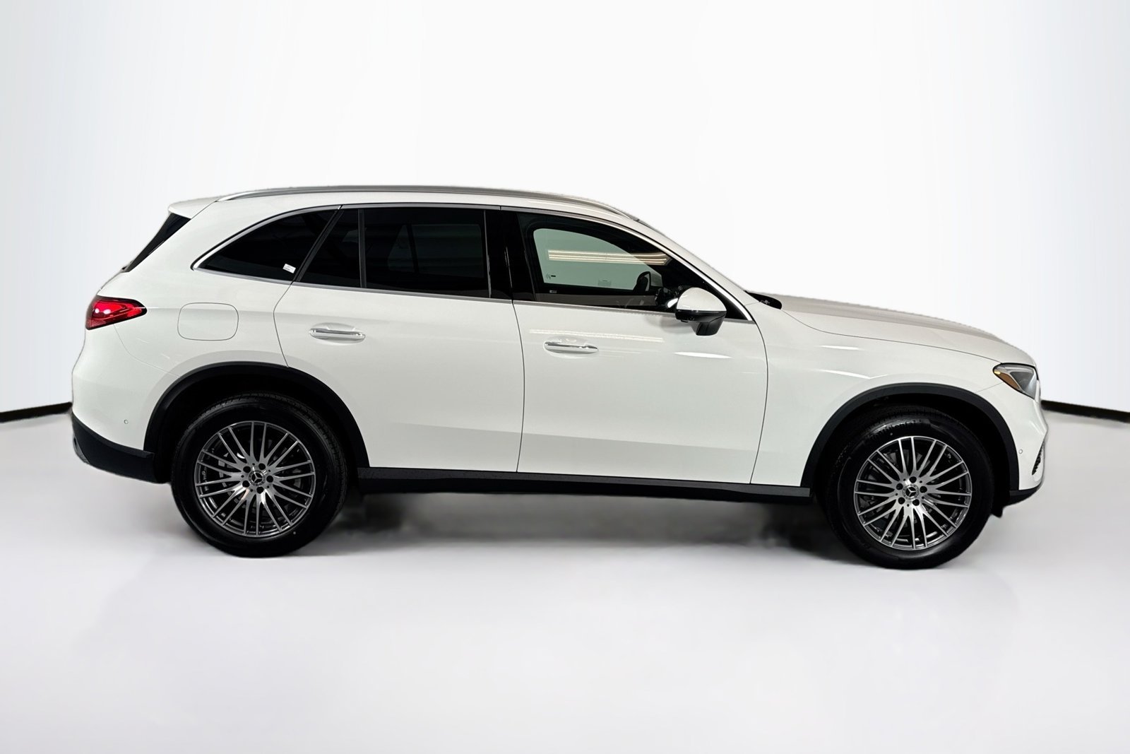 New 2026 Polar White Mercedes-Benz GLC 300 image 4