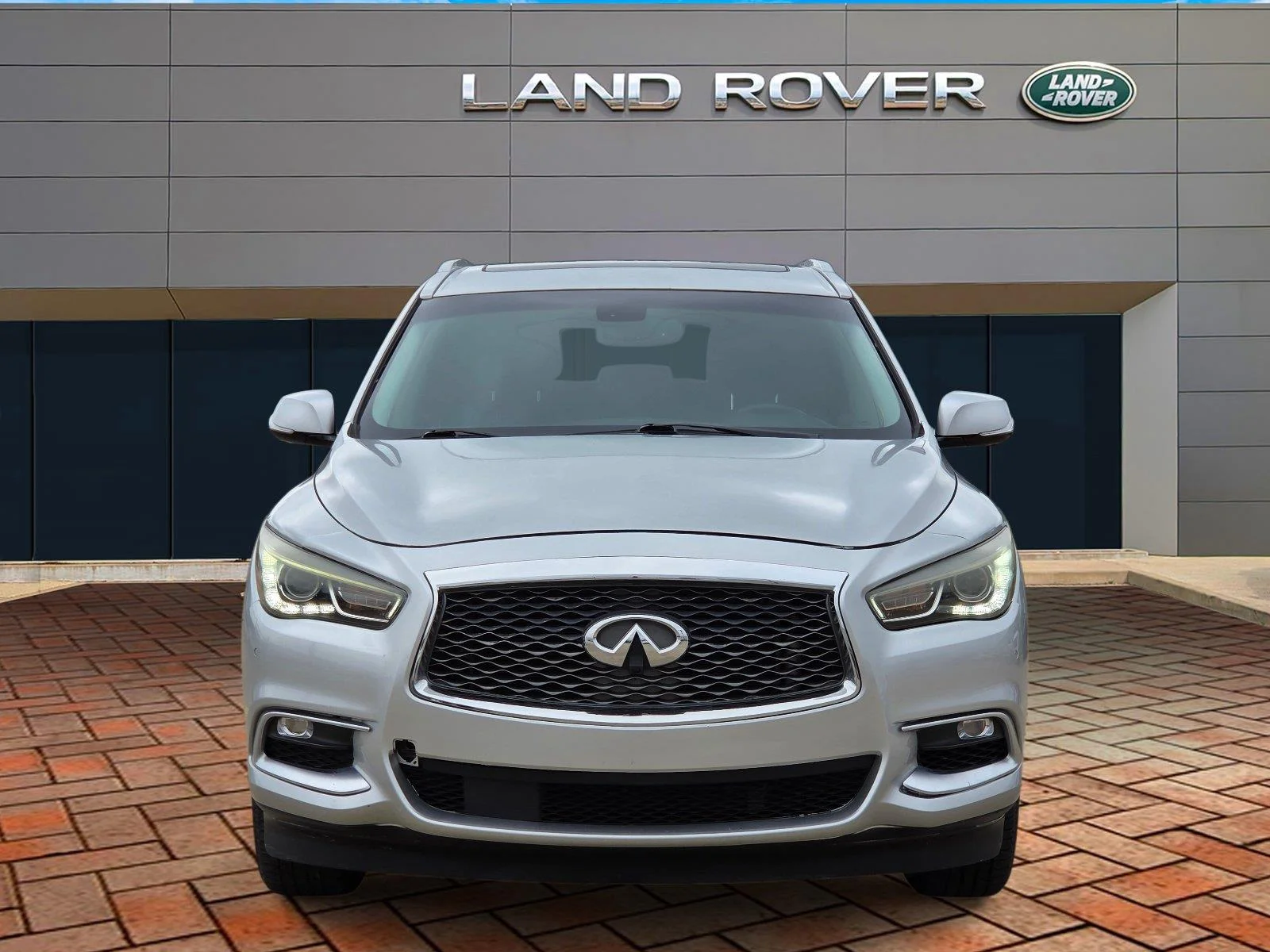 Used 2016 Liquid Platinum INFINITI  image 2