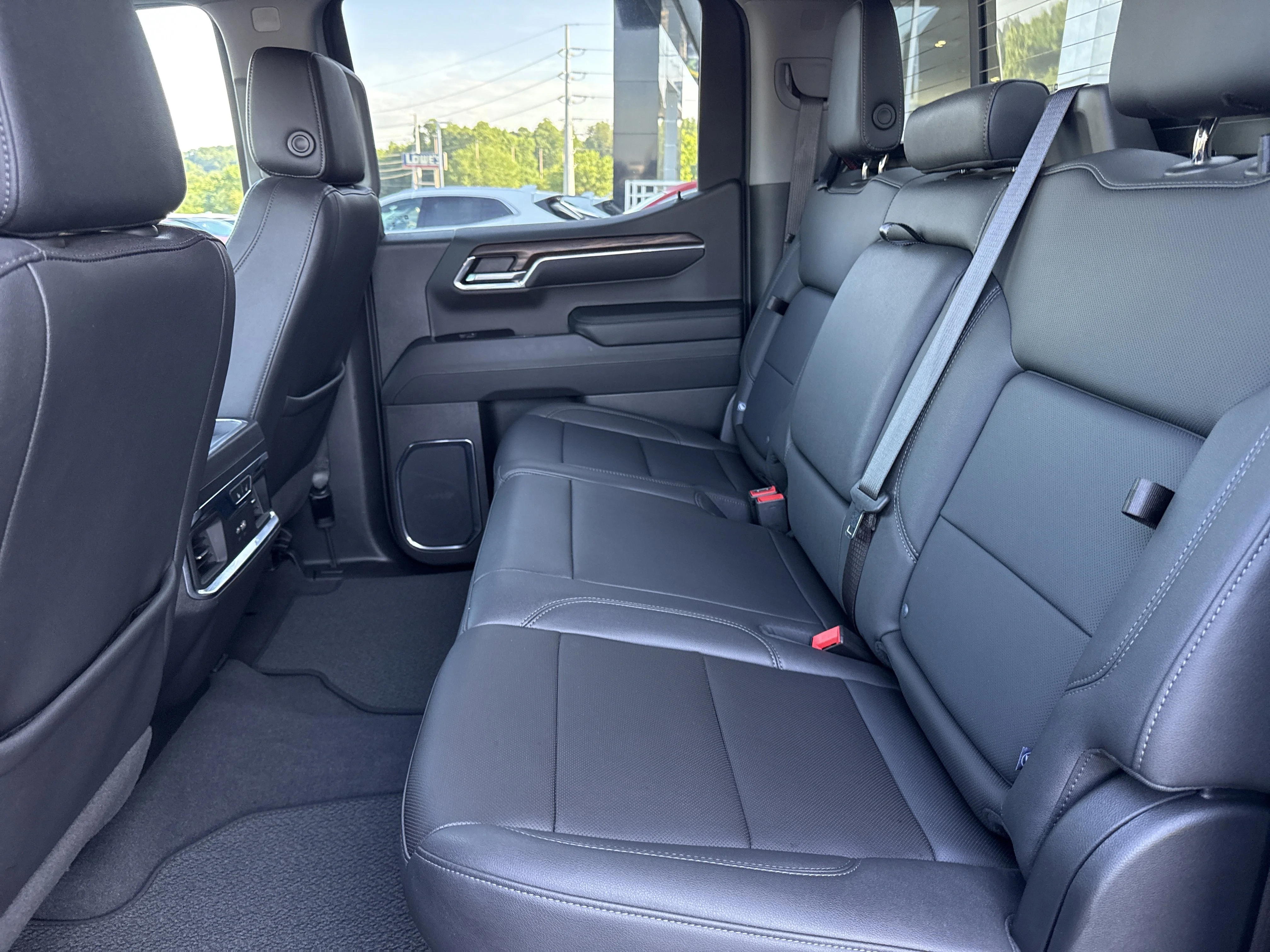 Used 2024 Volcanic Red Tintcoat GMC SLT 4WD image 5