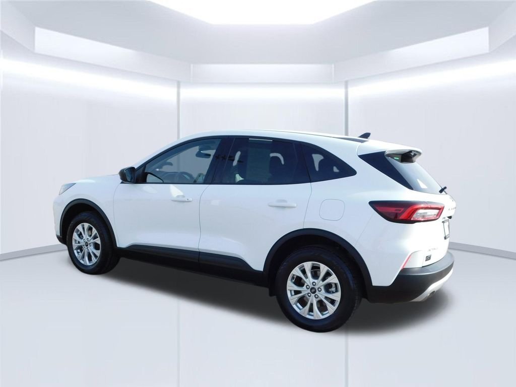Used 2025 Oxford White Ford Active image 5
