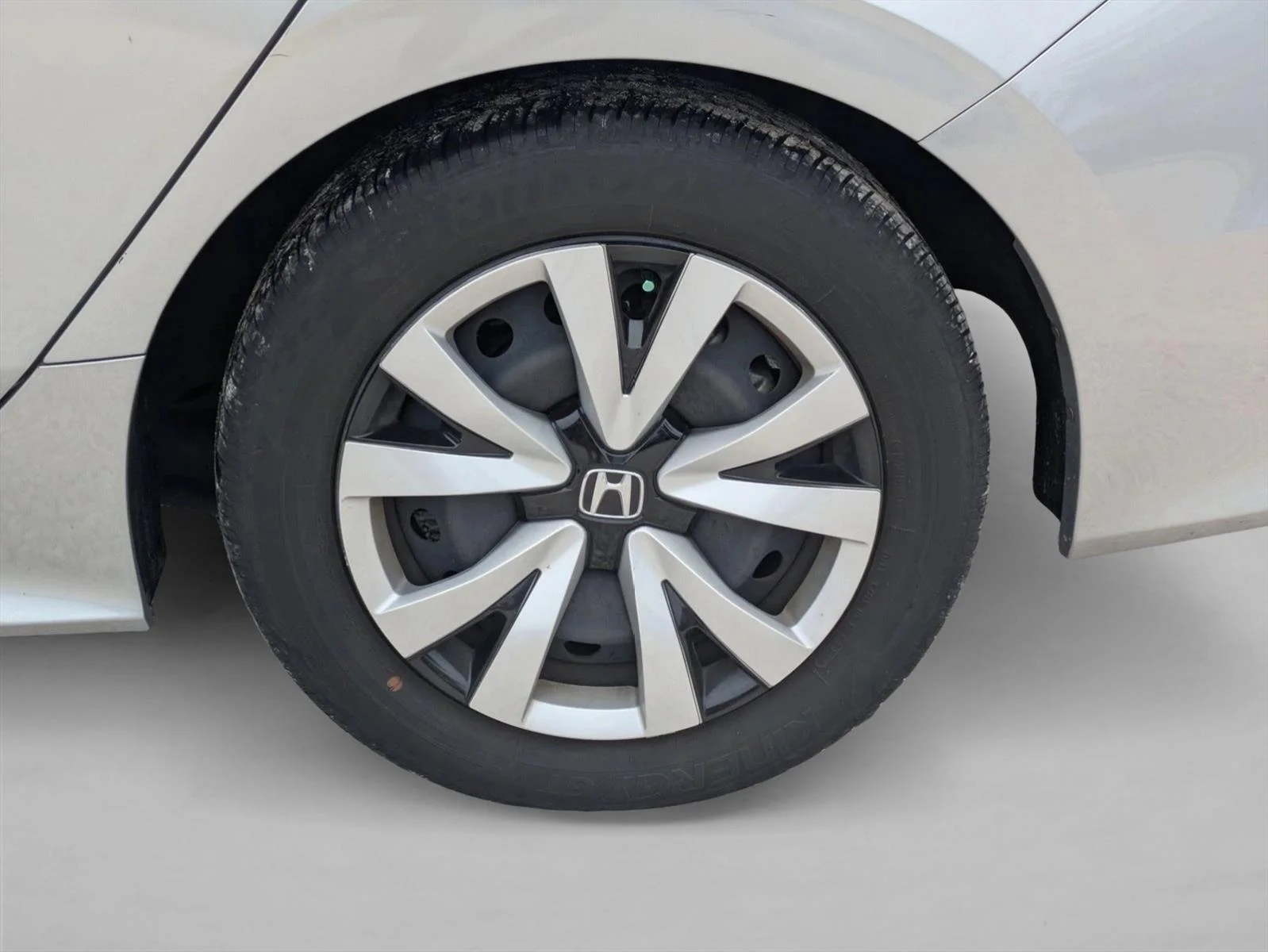 Used 2024 Lunar Silver Metallic Honda LX image 9