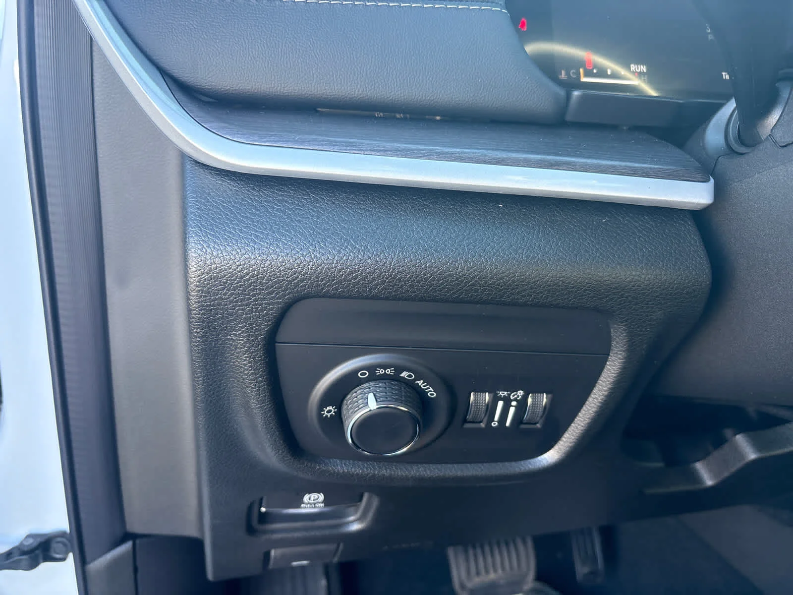 New 2026 Bright White Clearcoat Jeep Laredo Altitude image 20