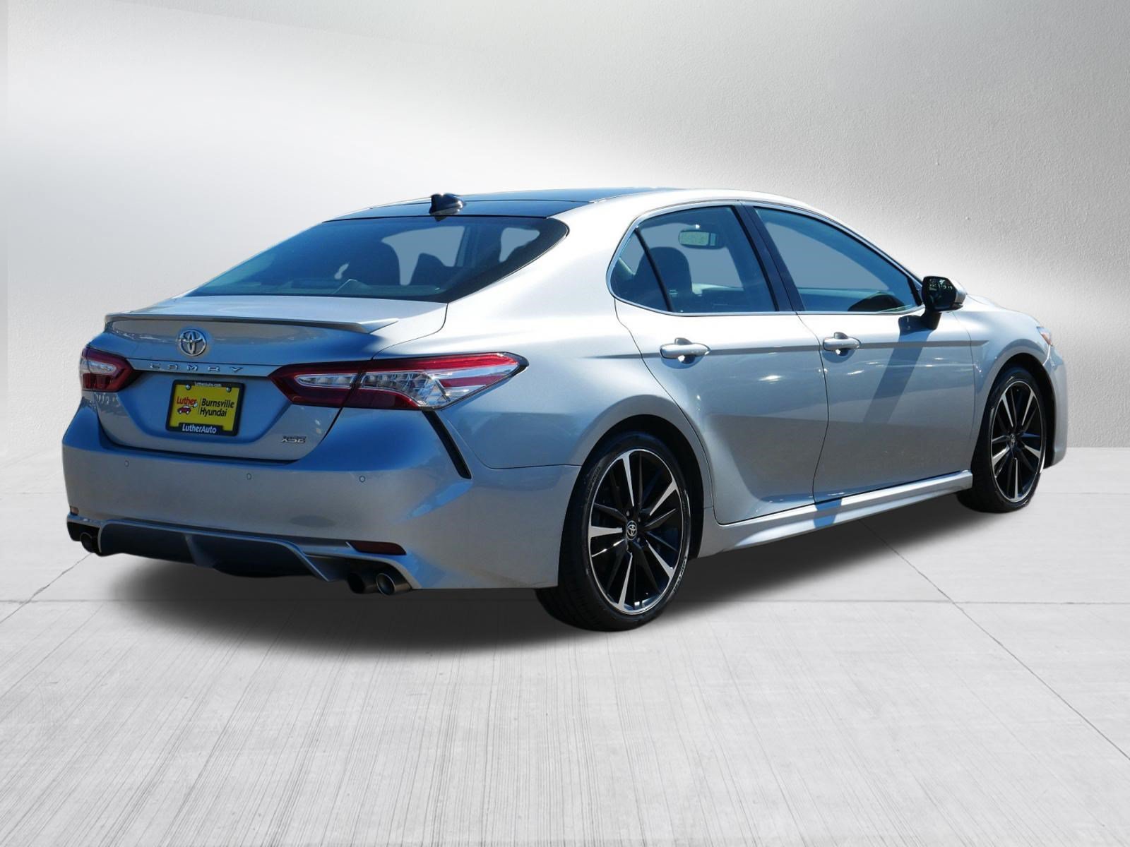 2020 Toyota Camry XSE - Photo 7