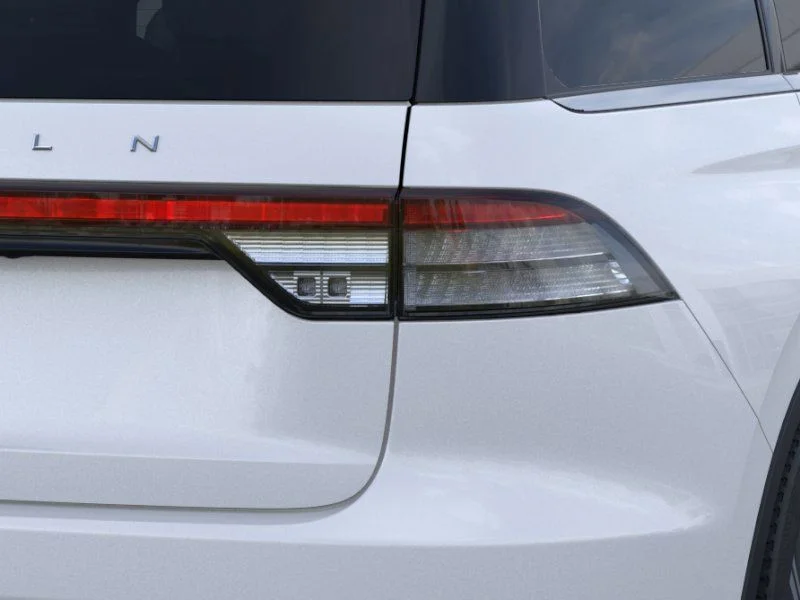 New 2026 Pristine White Metallic Tri-Coat Lincoln Premiere® image 22