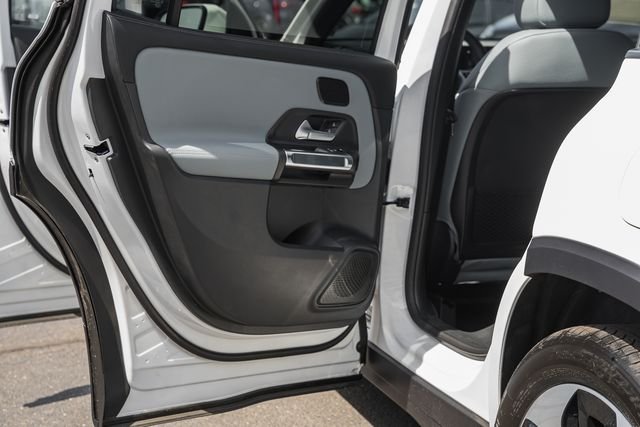 New 2026 Polar White Mercedes-Benz GLB 250 image 39