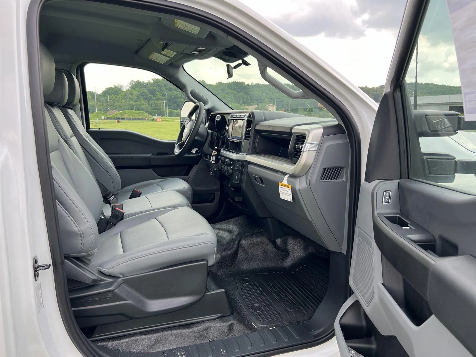 New 2024 Oxford White Ford XL image 14