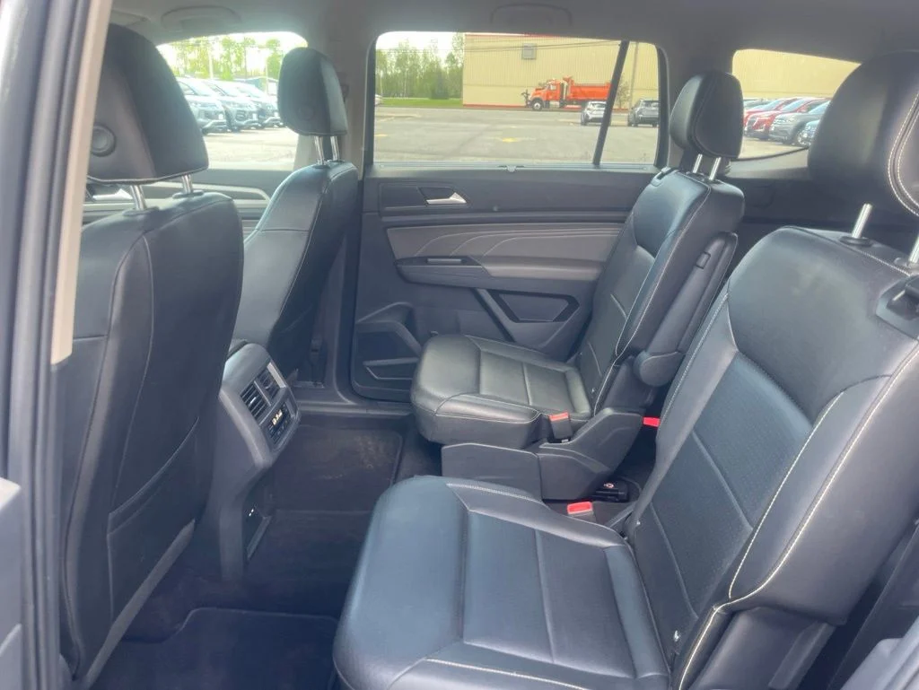 Used 2022 Gray Volkswagen 2.0T SE w/Technology image 11