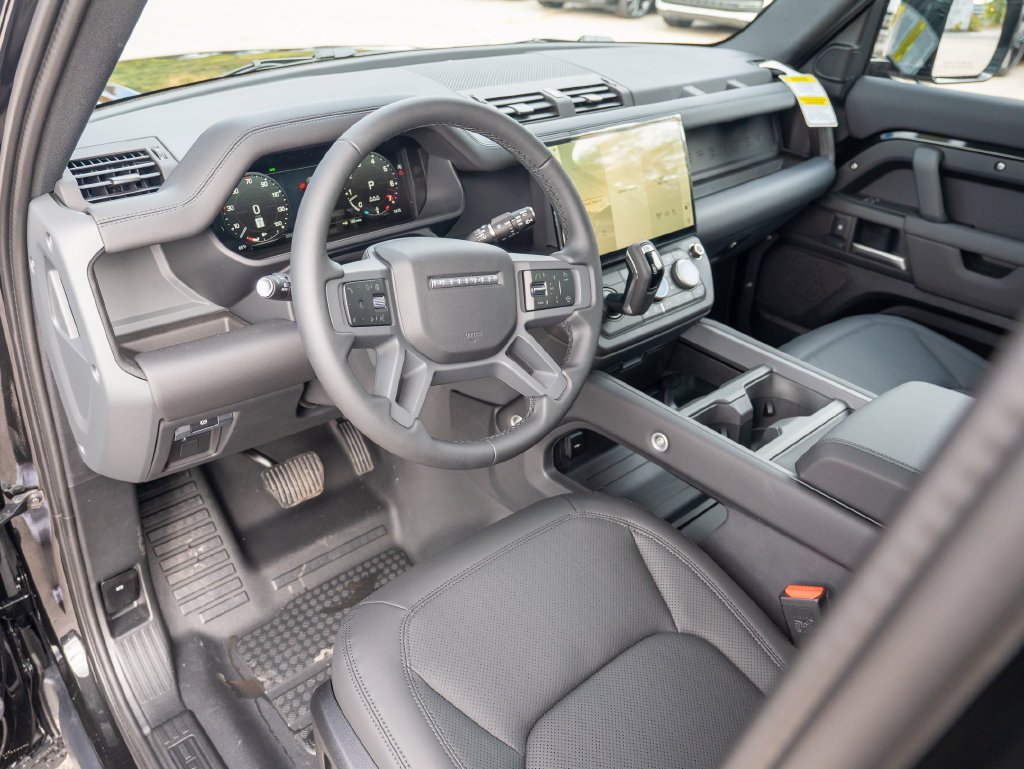 New 2026 Santorini Black Land Rover X-Dynamic SE image 11