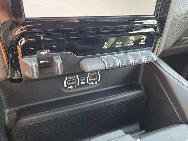 Used 2022 White Ram Laramie image 24
