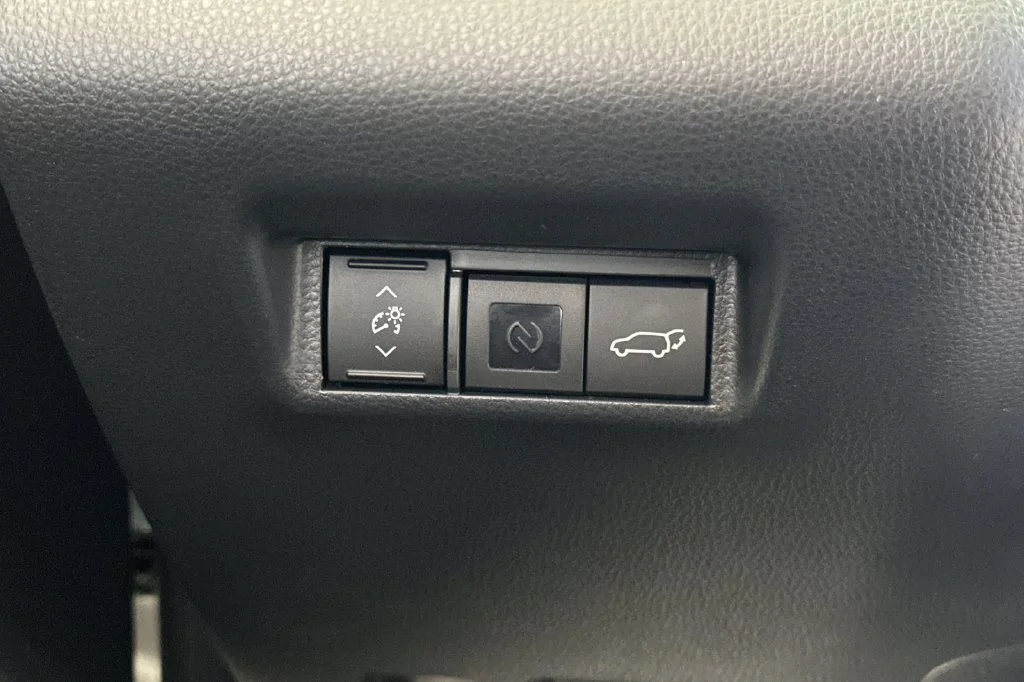 New 2026 Wind Chill Pearl <sup>1</sup> Toyota  Limited image 30