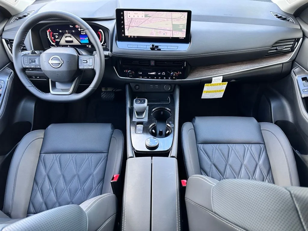 New 2026 Champagne Silver Metallic / Super Black Two-tone Nissan Platinum image 21