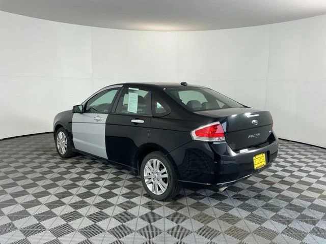 Used 2010  Ford SEL image 7