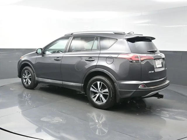Used 2018 Gray Toyota XLE image 5
