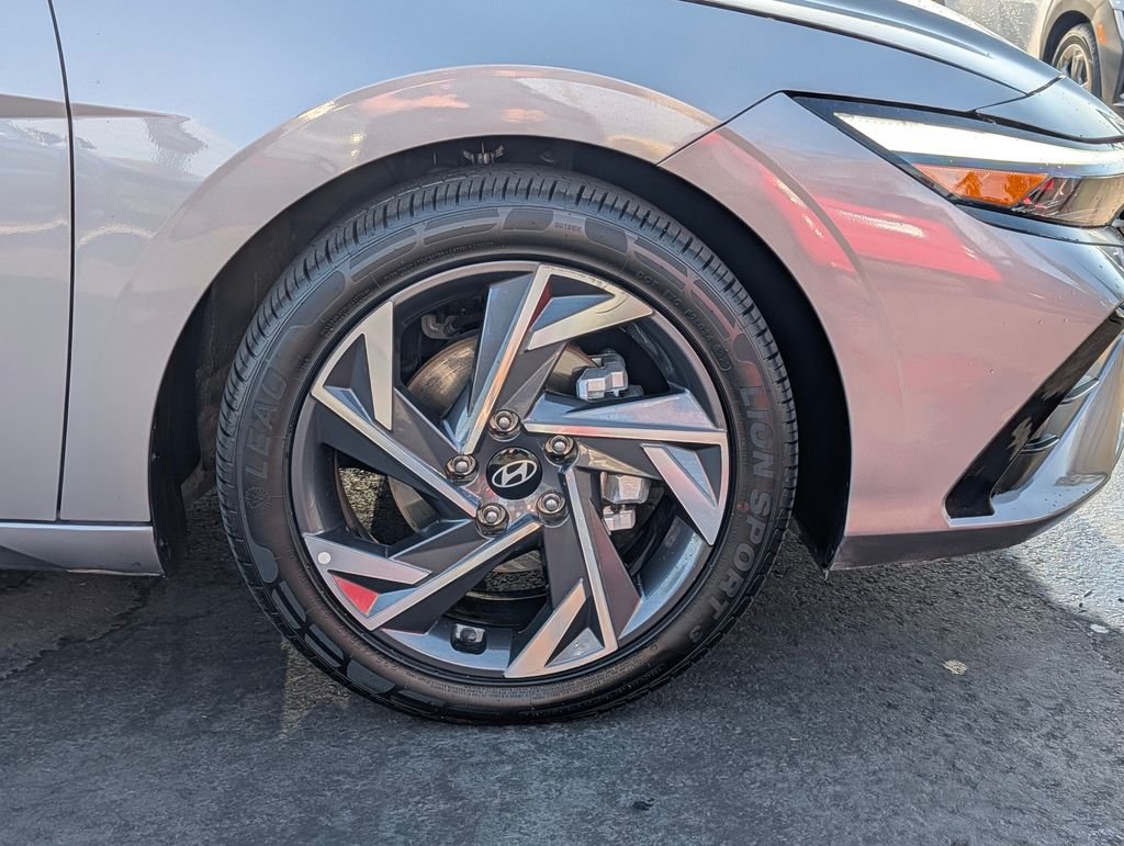 2024 Hyundai Elantra Limited - Photo 8