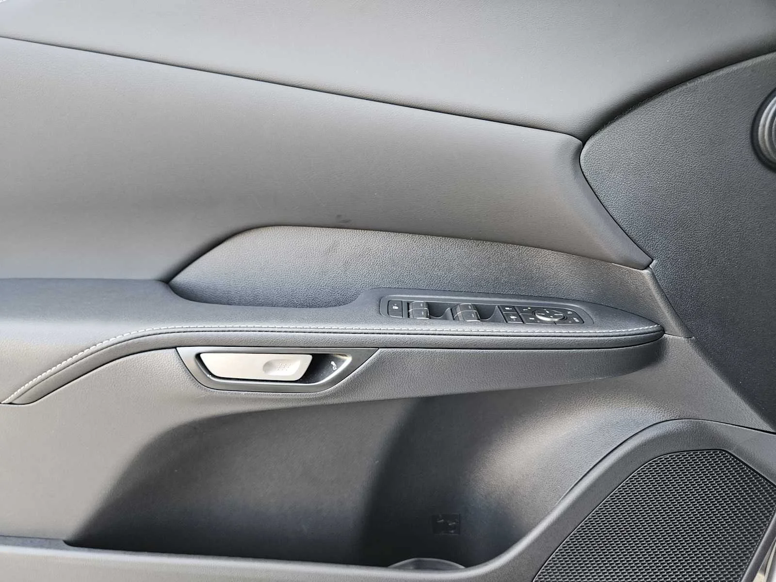 Certified Used 2025 IRIDIUM Lexus Premium Plus image 18