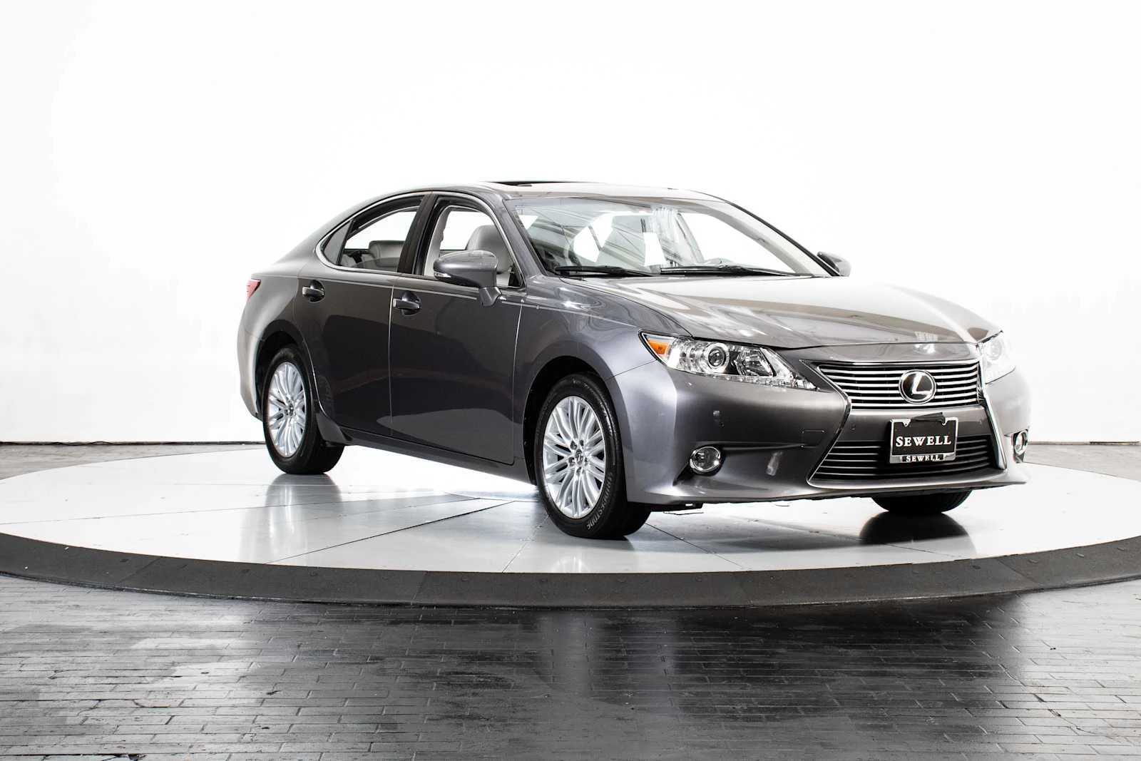 Used 2013 Nebula Gray Pearl Lexus 4dr Sdn image 9