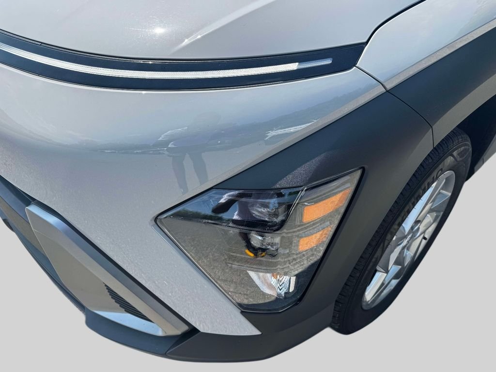 Used 2025 Gray Hyundai SE image 8
