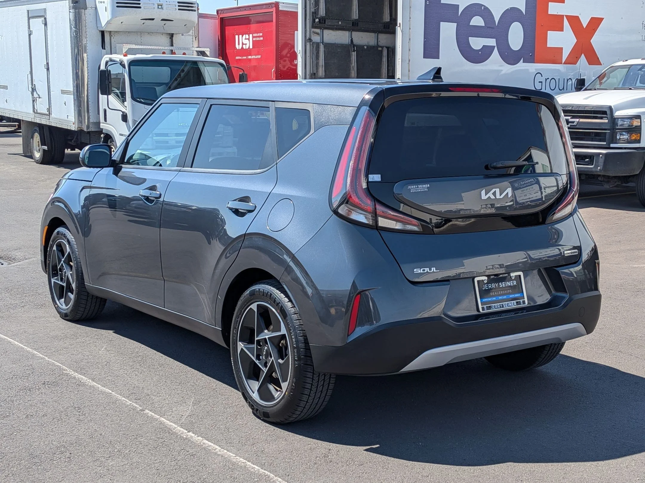 Used 2023 Gravity Gray Kia EX image 3