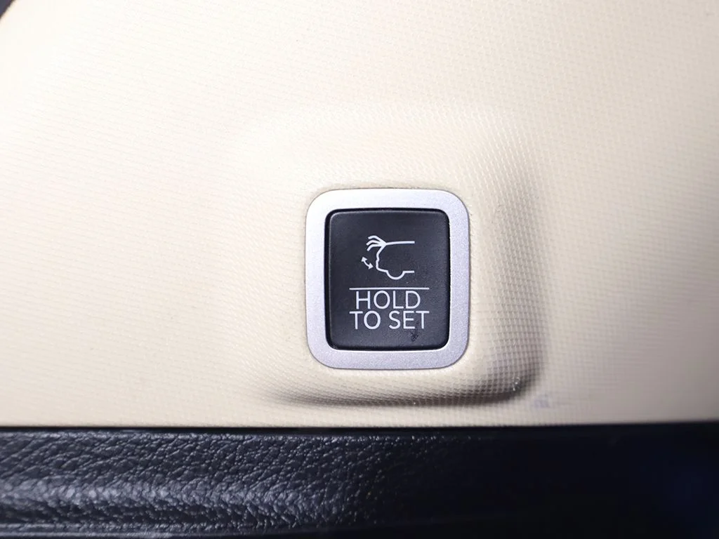 Used 2022 Gray Jeep Limited image 24