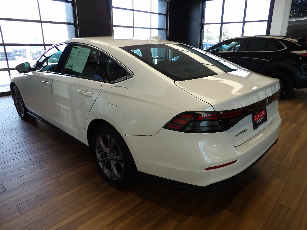 Used 2024 WHITE Honda EX image 8