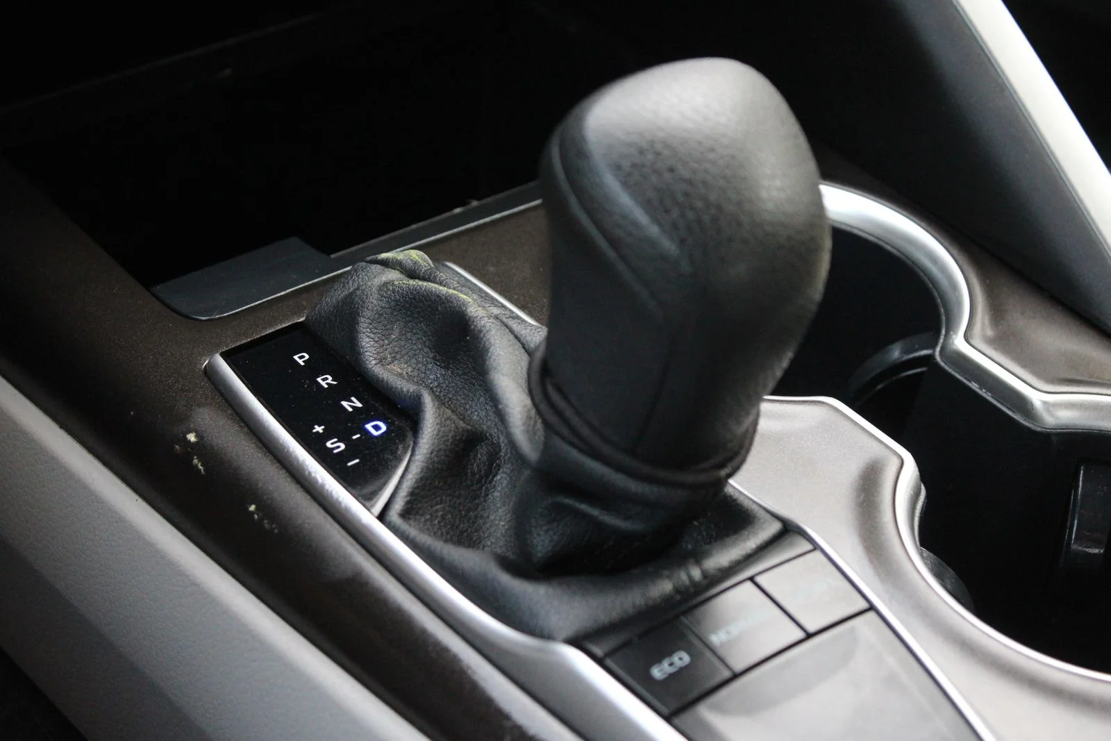 Used 2023 Silver Toyota LE image 19