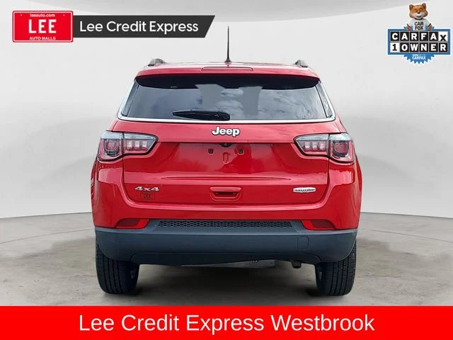 Used 2018 Redline Pearlcoat Jeep Latitude image 4