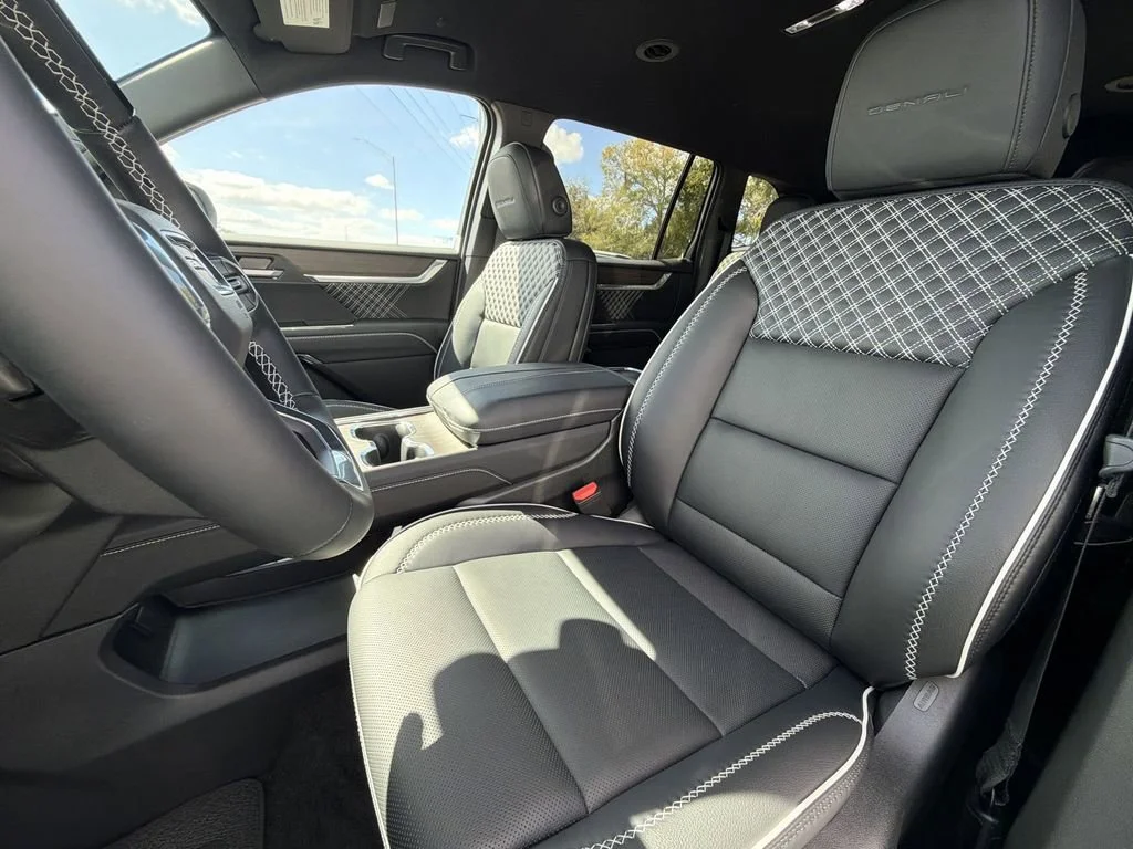 2026 GMC Acadia Denali - Photo 13