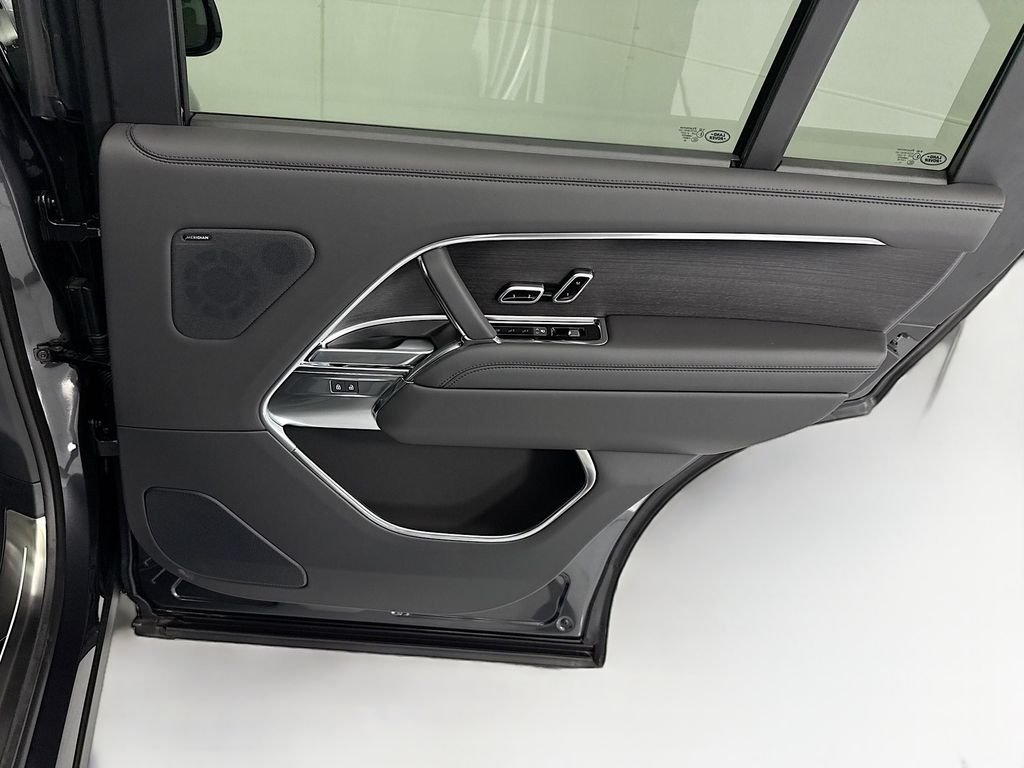 New 2026 Carpathian Gray Premium Metallic Land Rover SE image 26