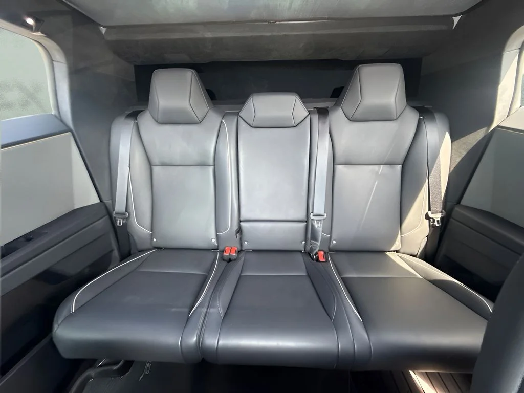 Used 2024  Tesla Base image 11