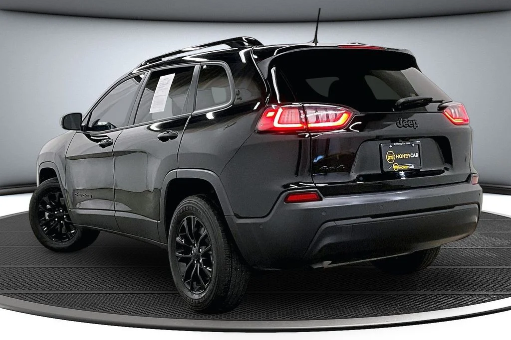 Used 2023 Black Jeep Altitude image 4