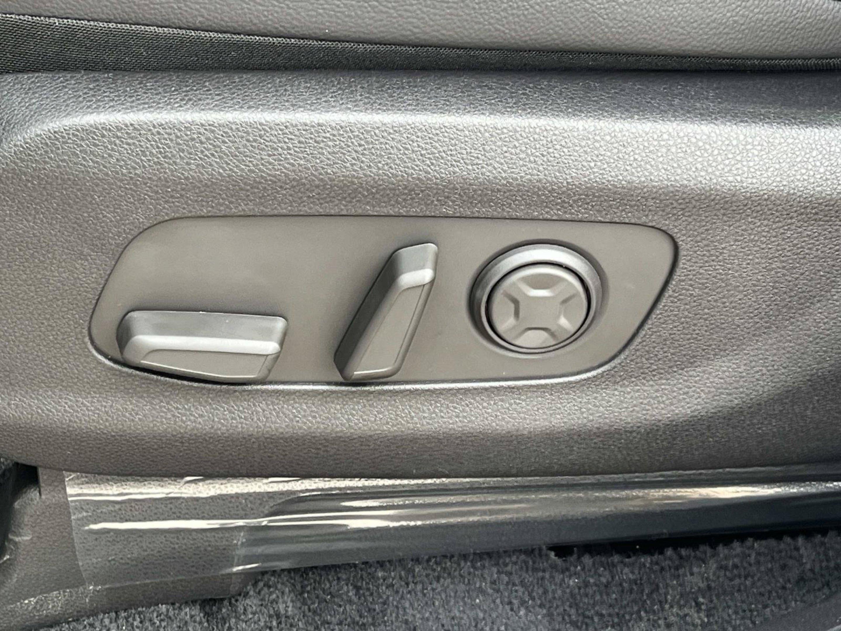 New 2027 Ceramic Silver Kia SX Prestige image 24