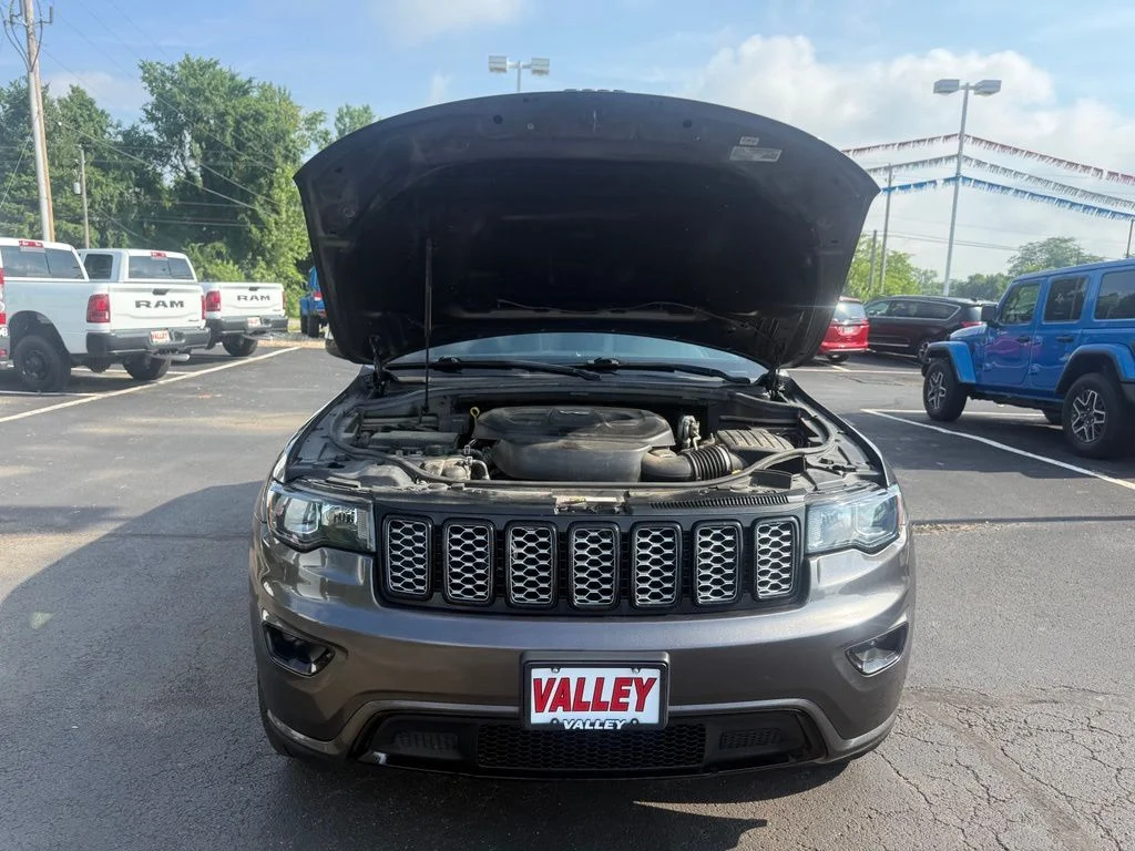Used 2018 Gray Jeep Altitude image 54