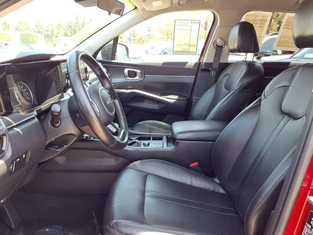 Used 2022 Red Kia S image 9