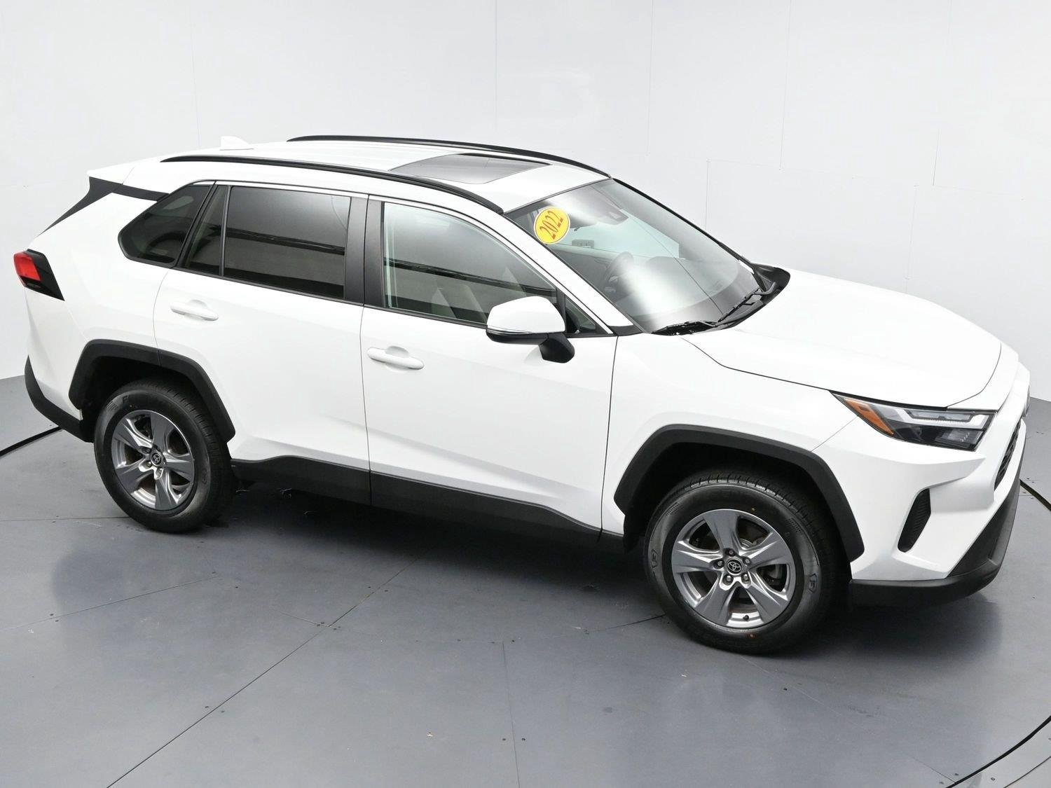 Used 2022 White Toyota XLE image 41